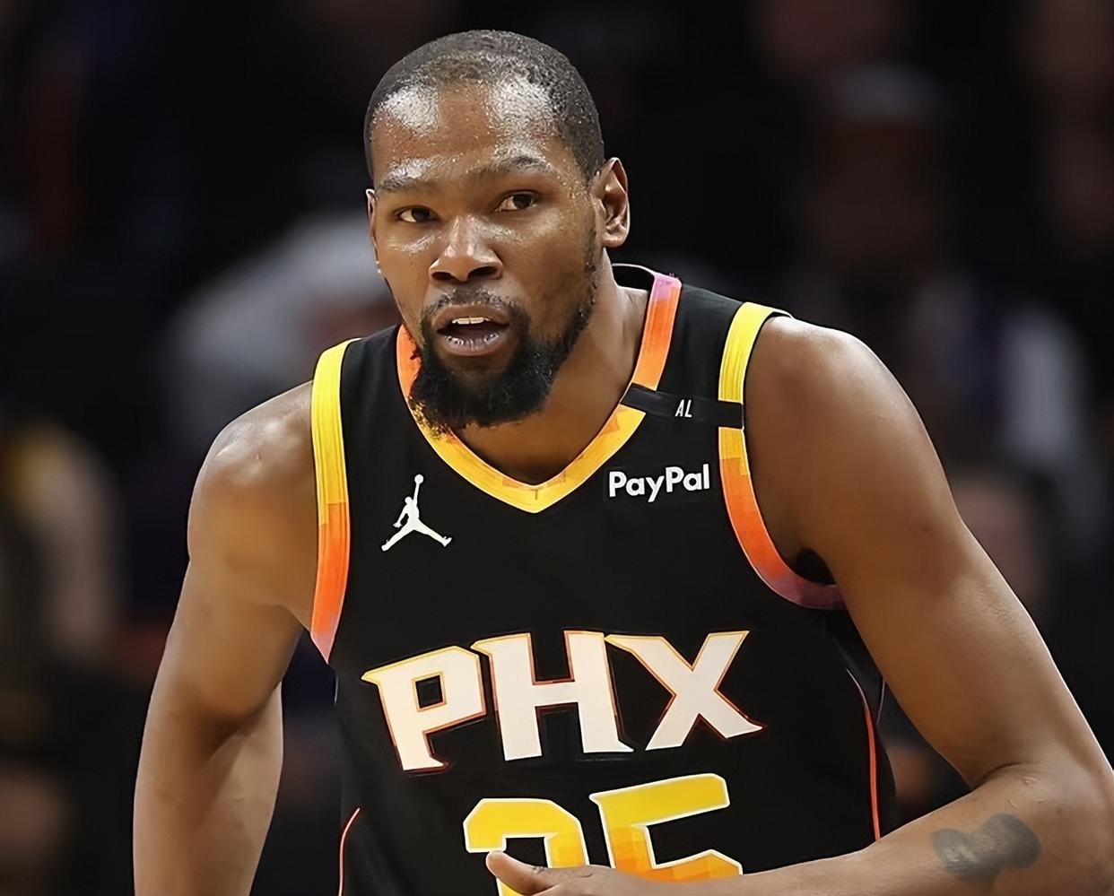 篮球巨星再度刷新个人得分纪录,刷新历史记录 篮球巨星再度刷新个人得分纪录,刷新历史记录