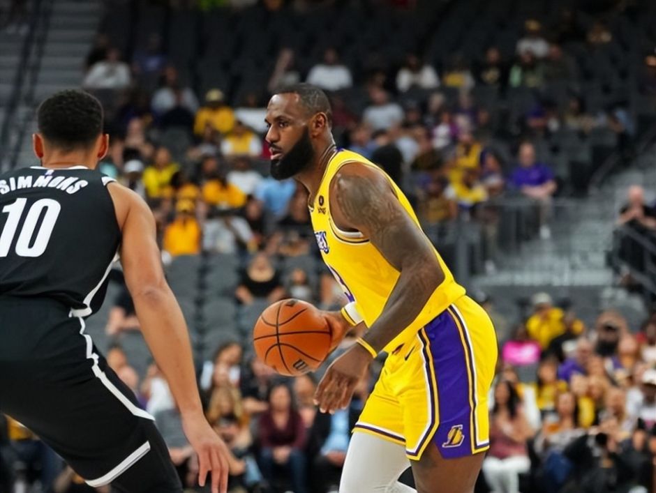 詹姆斯压哨进球!湖人总决赛首胜 詹姆斯压哨进球!湖人总决赛首胜