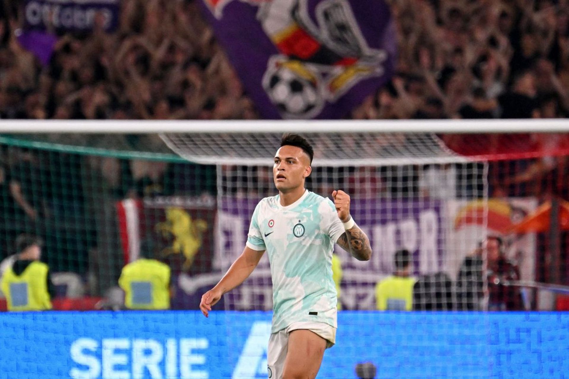 佛罗伦萨前锋梅开二度,领队队伍赢球的简单介绍 佛罗伦萨前锋梅开二度,领队队伍赢球的简单介绍