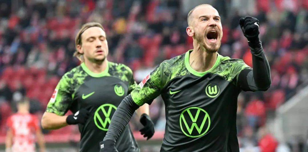 包含沃尔夫斯堡逼平对手，保持不败战绩延续的词条