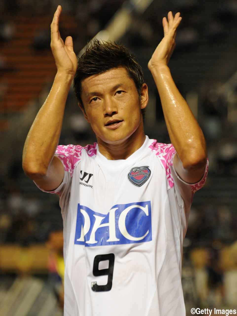 日本运动员在足球赛事中展现实力