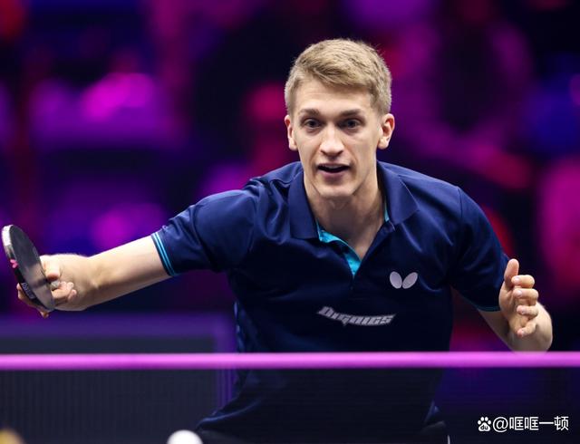 球员精气神十足,比赛节奏异常激烈 球员精气神十足,比赛节奏异常激烈