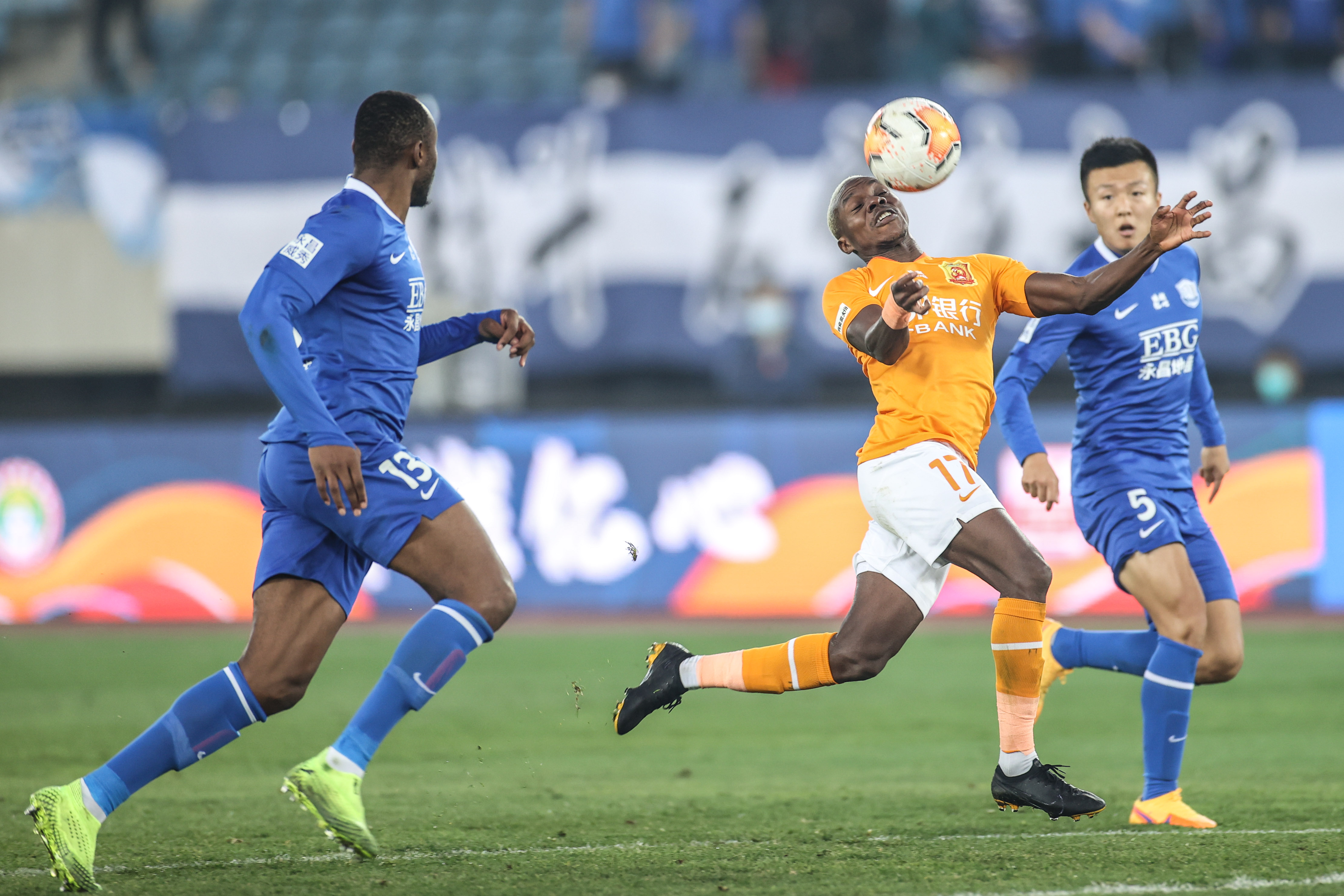 武汉卓尔引援务实，加强中场实力