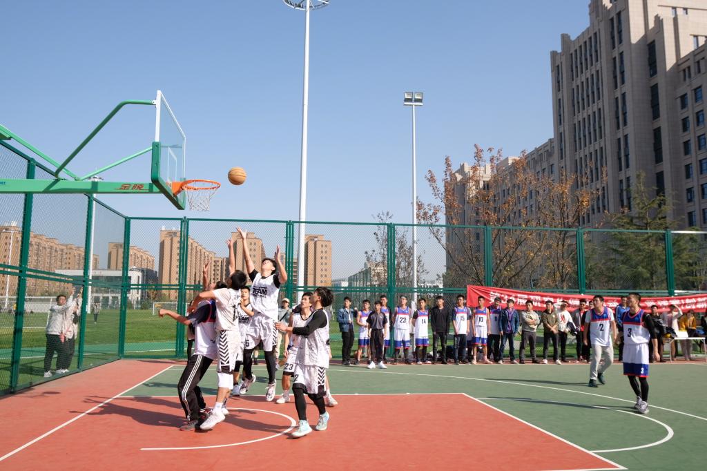 开云体育-包含大赛压轴战赛制激烈，球员斗志昂扬的词条