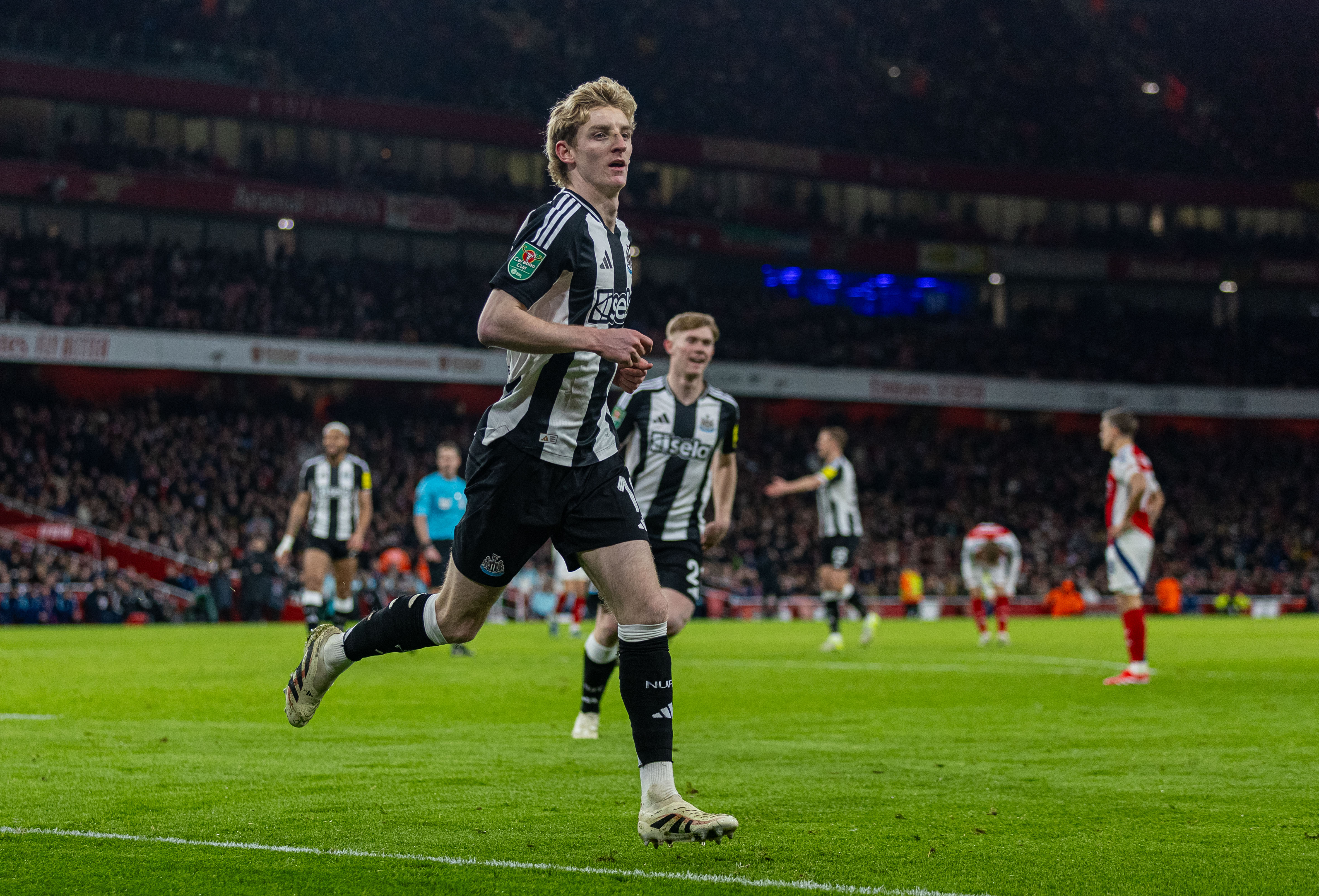 阿森纳客场击败哈德斯菲尔德，获得三分