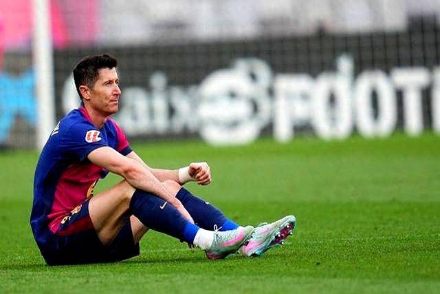 巴塞罗那球星受伤退出赛场，影响球队战术调整