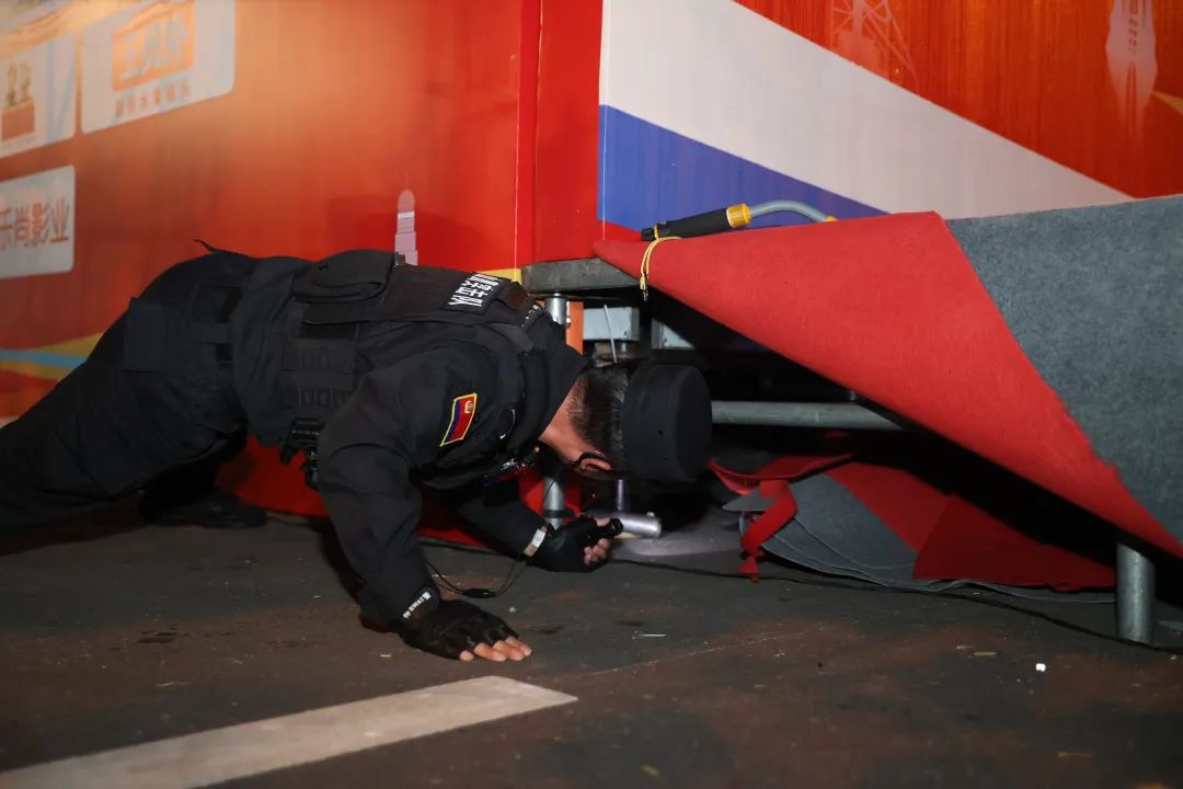 包含观众赛场爆发争执安保人员维持秩序的词条 包含观众赛场爆发争执安保人员维持秩序的词条