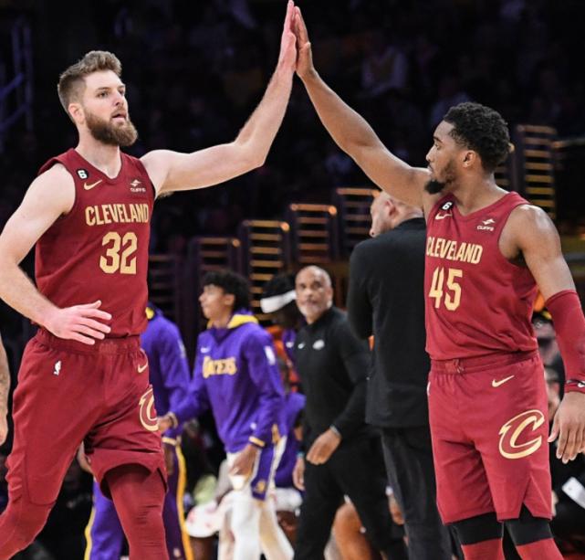 关于骑士全队表现出色，连胜助力榜单第八的信息