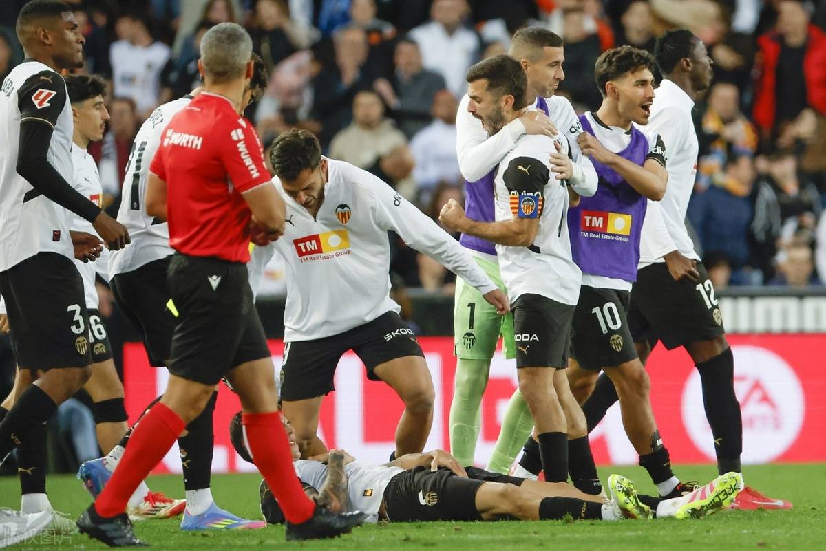 联赛进入关键阶段，球队火力全开