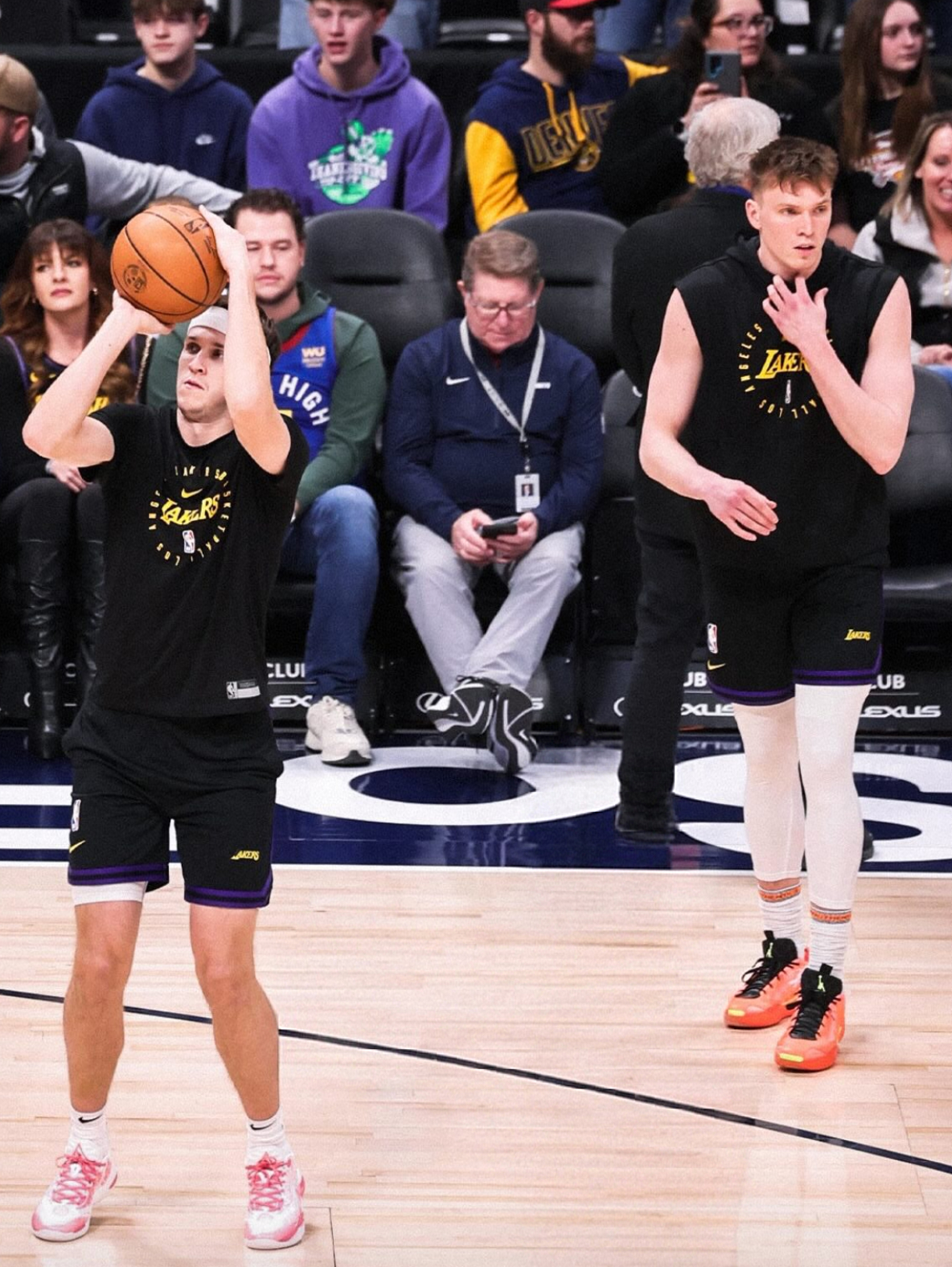 关于湖人队全明星球员因伤缺席季前热身赛的信息