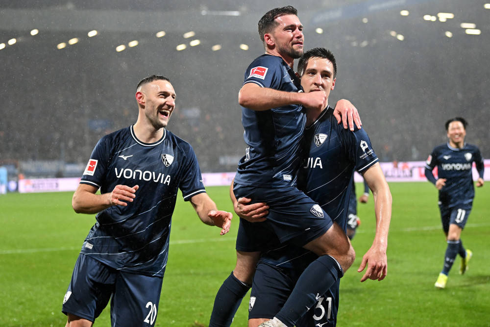 多特蒙德防线失误，导致丢球惨案