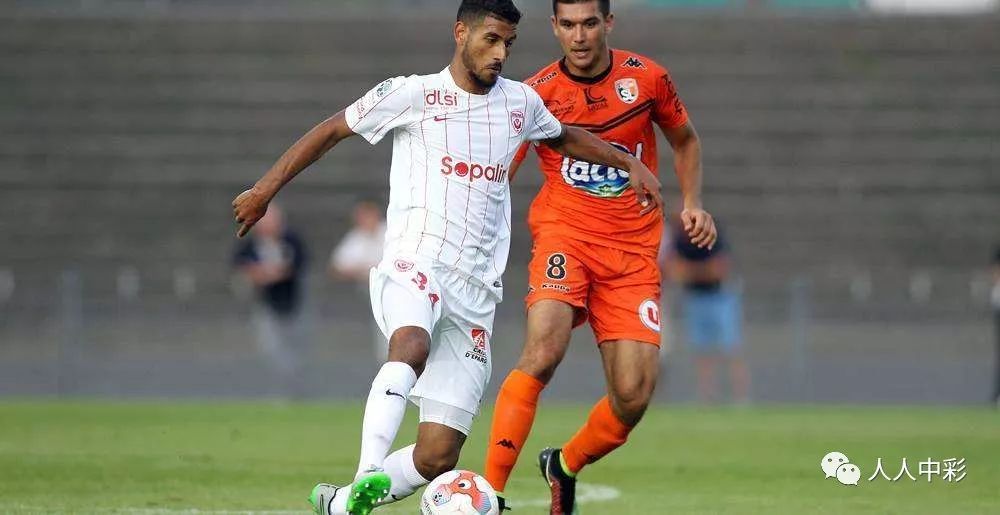 瓦朗谢纳球队经历连败，需调整战术