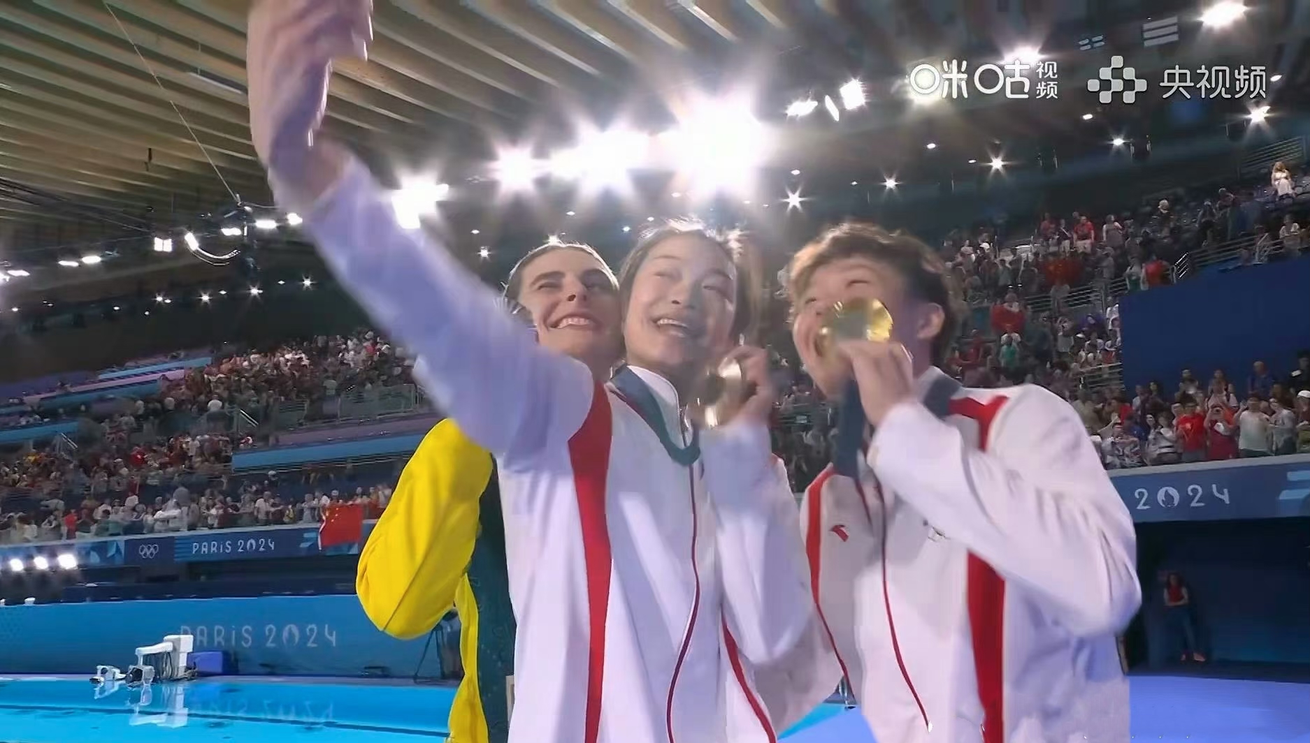 体育竞技场上的激情燃烧，球员们敢于拼搏