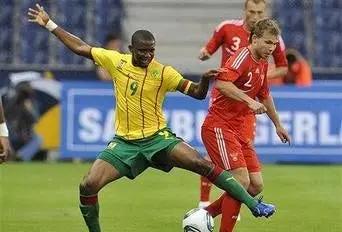 国际足球赛场上连续发生意外事件