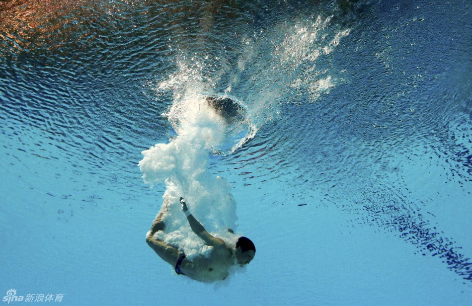 开云体育在线-俄罗斯跳水选手稳定发挥，夺得银牌