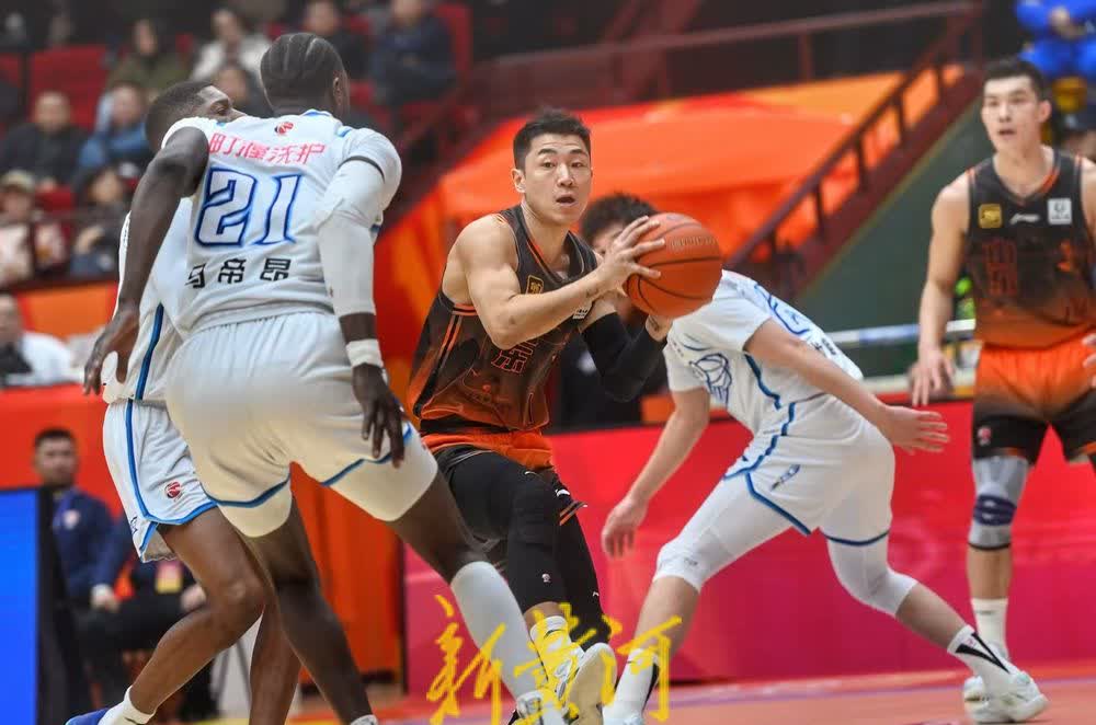开云体育平台APP-山东男篮战胜江苏队，士气大振