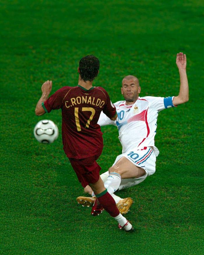 开云体育app-法国球员在半决赛中受伤，参赛存疑