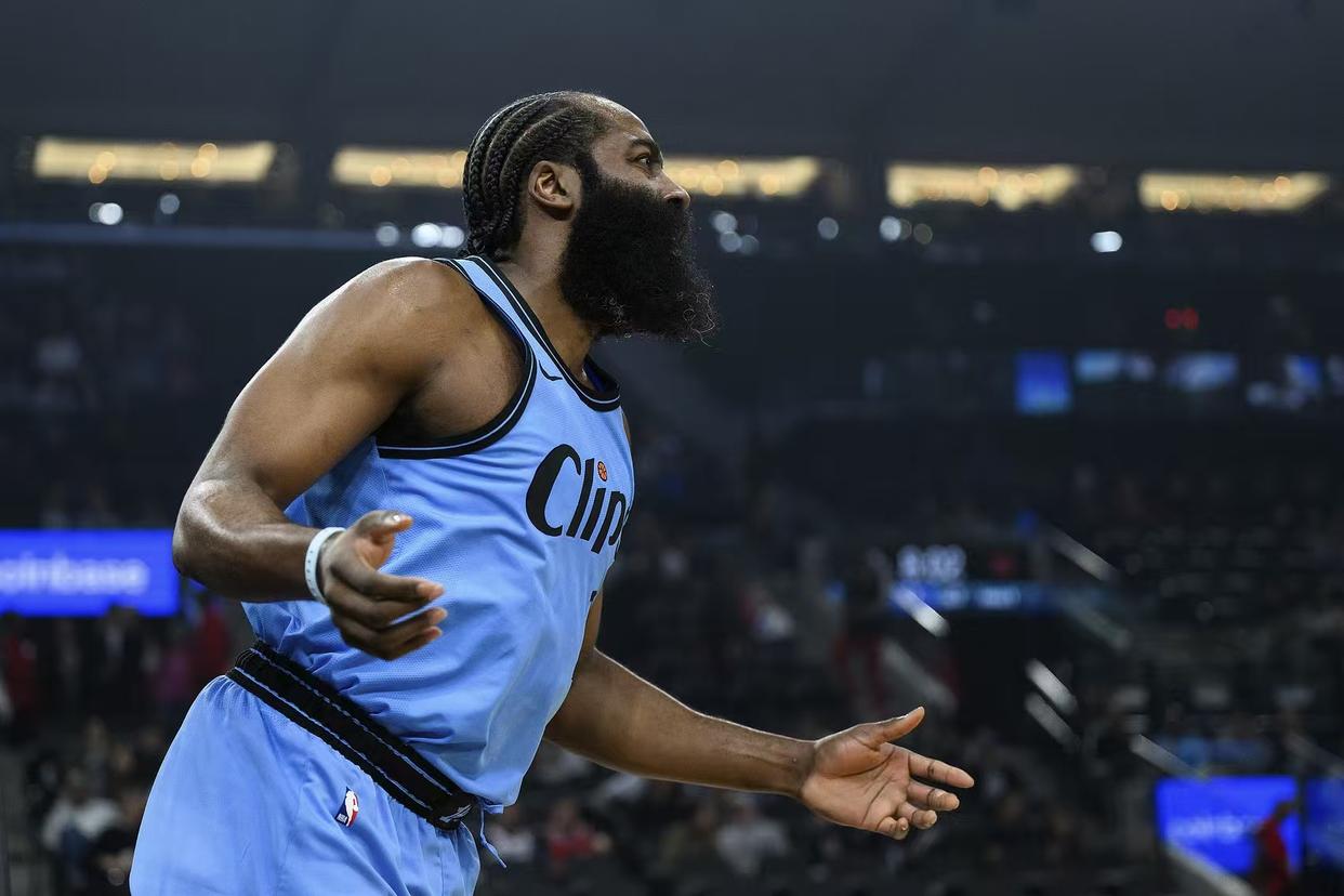 快船稳操胜券胜国王，三连胜走向前列的简单介绍