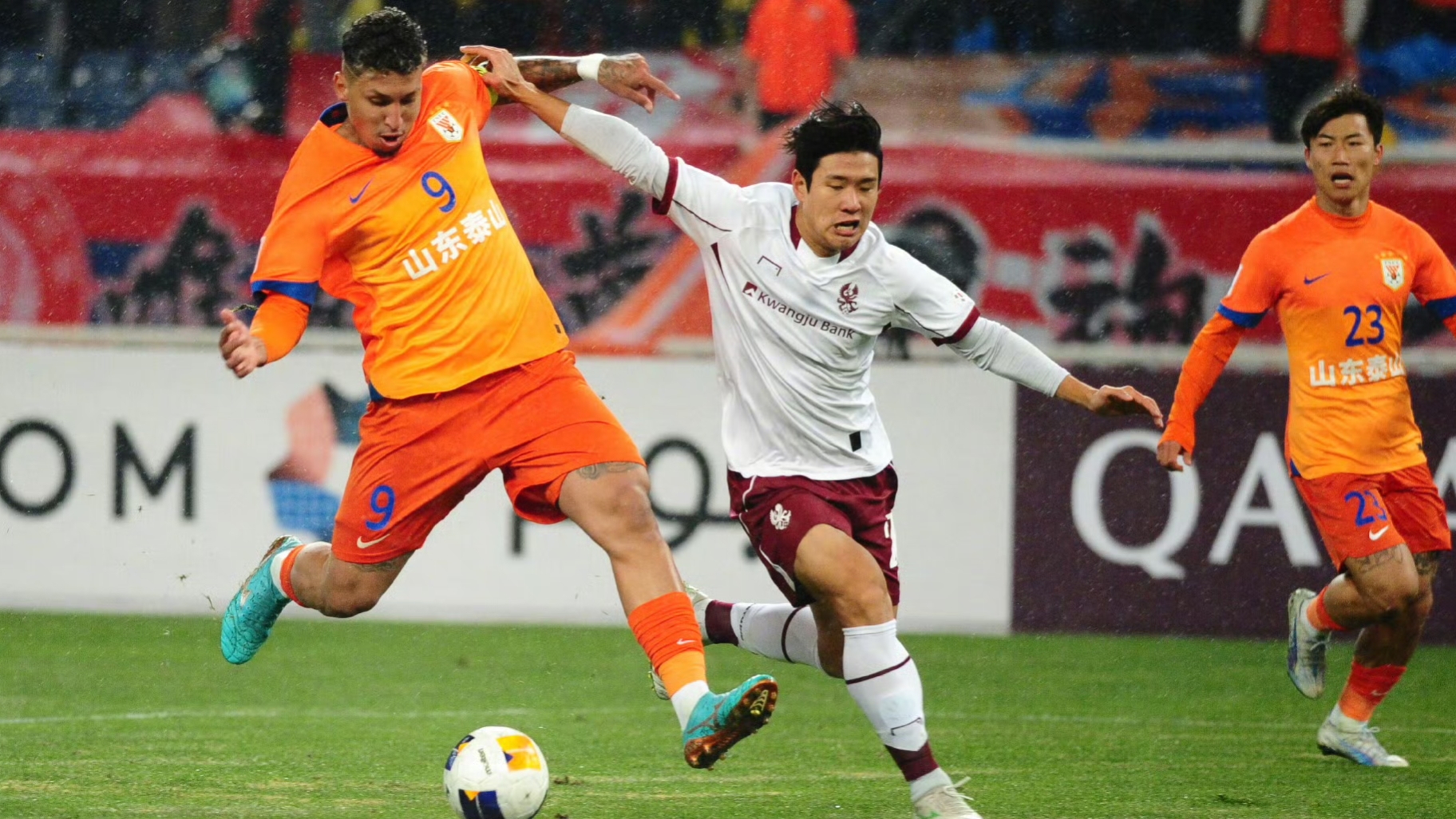 赛场上球员技艺的高超表现令人叹为观止的简单介绍