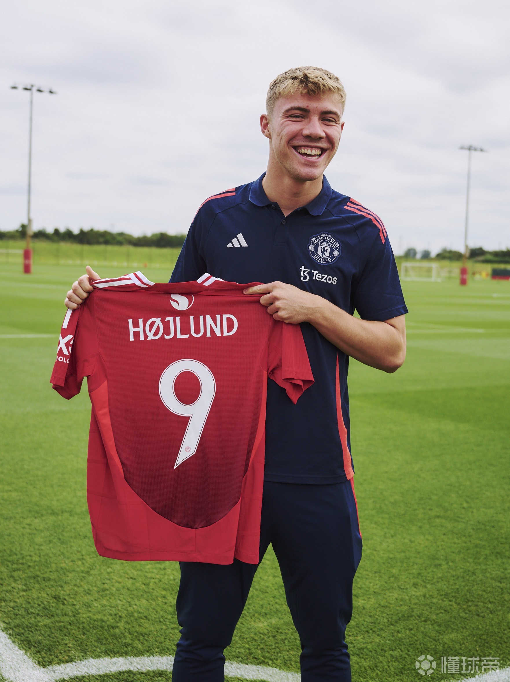 曼联宣布新赛季目标,粉丝力挺红魔夺冠 曼联宣布新赛季目标,粉丝力挺红魔夺冠