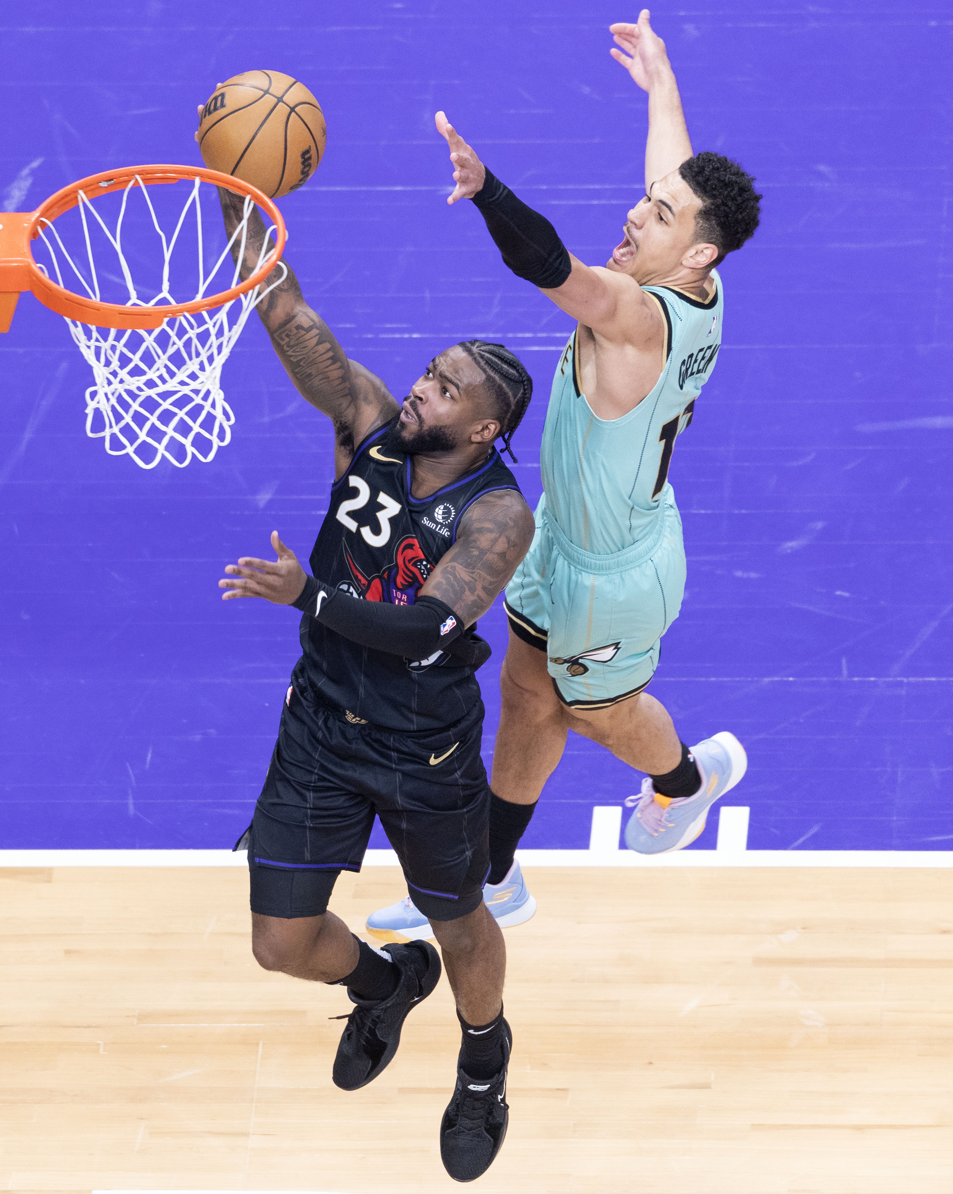 猛龙大胜魔术,东部霸主继续领跑 猛龙大胜魔术,东部霸主继续领跑