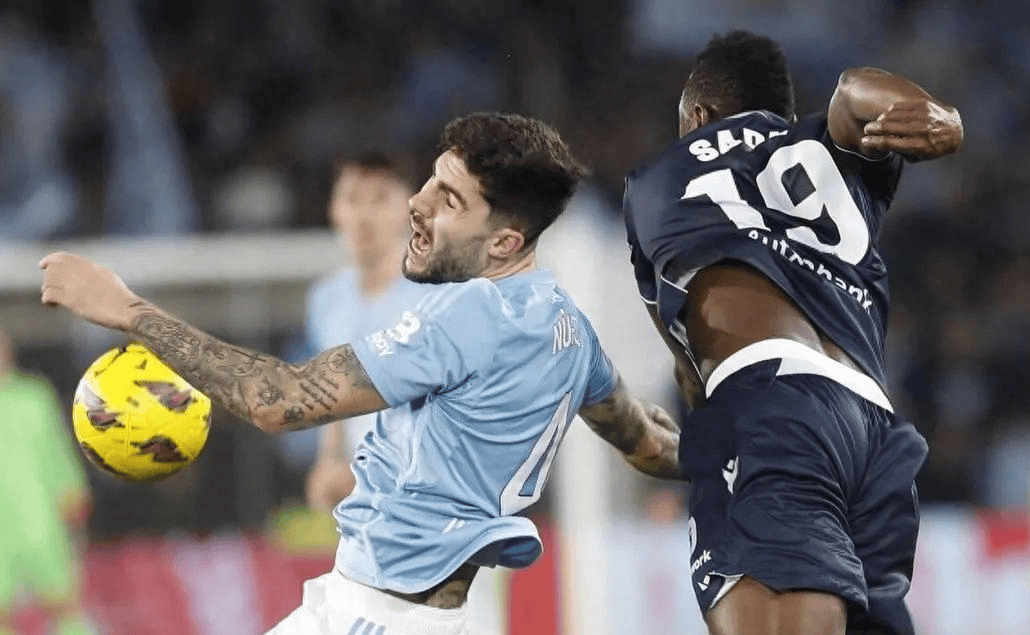 关于皇家社会主场取胜，立于榜首宝座的信息