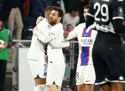 潘蒂奇梅开二度,巴黎客场大捷 潘蒂奇梅开二度,巴黎客场大捷