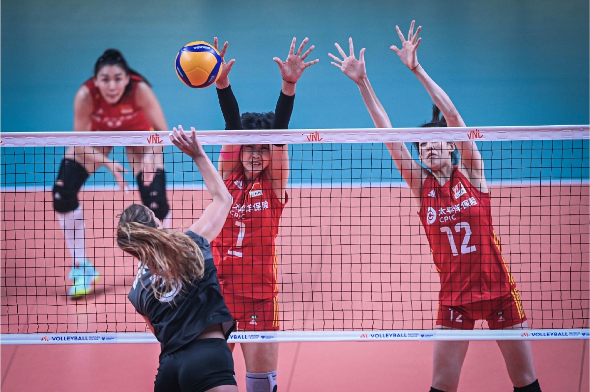 集体配合完美:加拿大排球队力夺冠军 集体配合完美:加拿大排球队力夺冠军