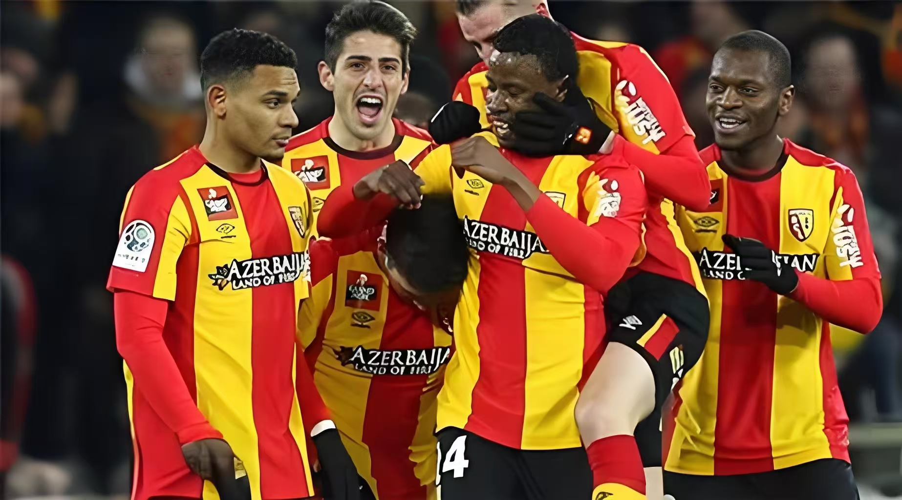 狼队客场不敌阿斯顿维拉，保住中游位置