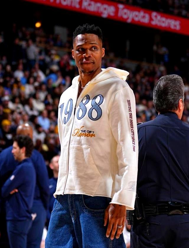 华连斯吉夫的发挥表现出色，帮助球队实现连胜的简单介绍