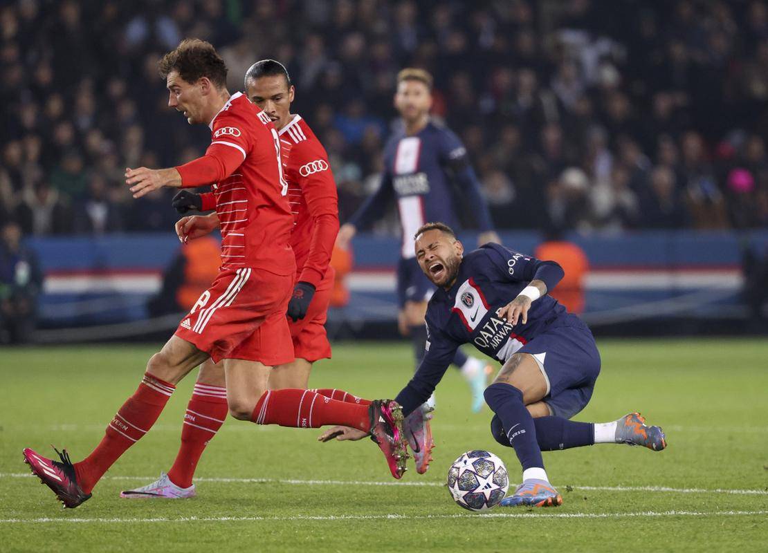 包含阿贾克斯对阵奥格斯堡,争夺荷甲联赛桂冠的词条 包含阿贾克斯对阵奥格斯堡,争夺荷甲联赛桂冠的词条