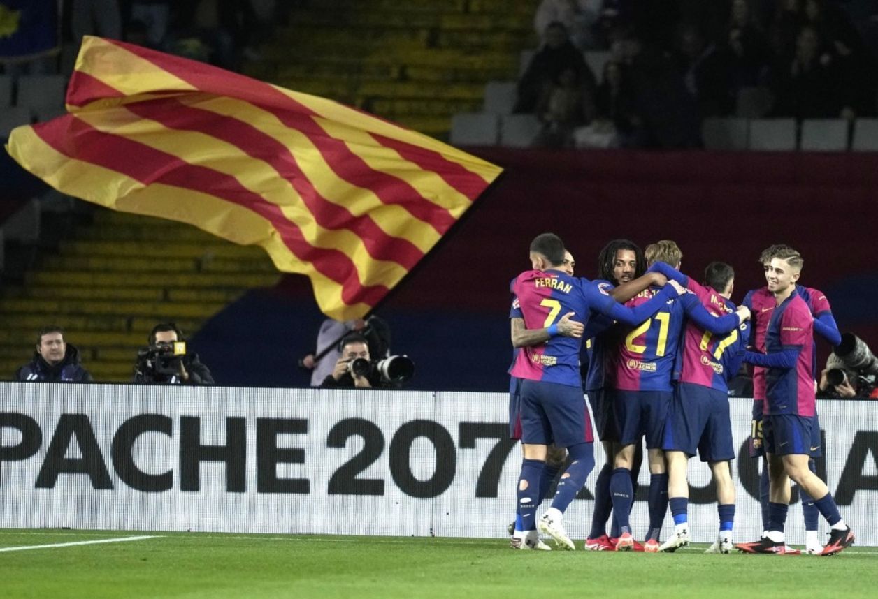 柏林赫塔主场获胜,球迷欢呼雀跃 柏林赫塔主场获胜,球迷欢呼雀跃