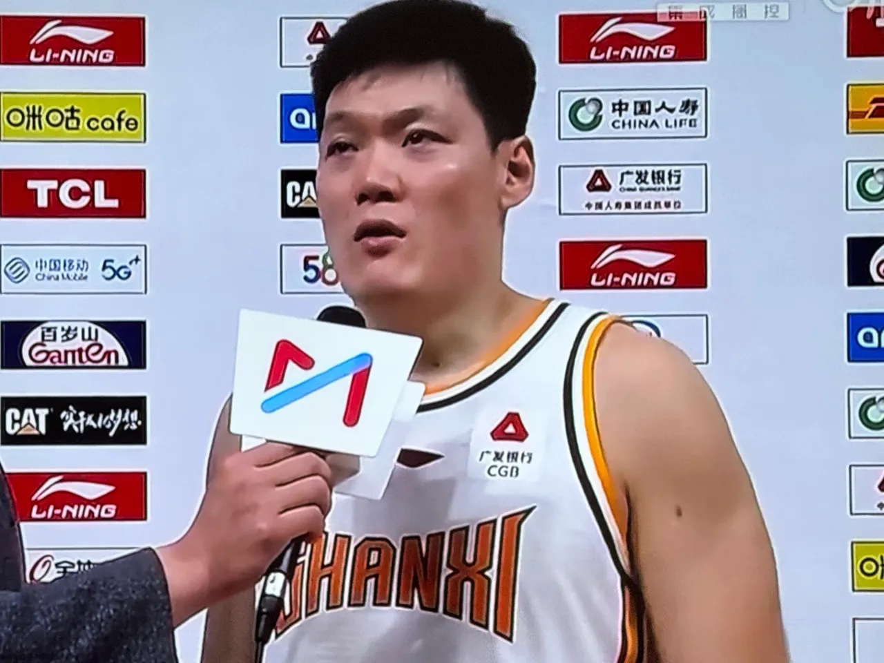 开云平台-队员状态神勇，CBA比赛颇具看点引人入胜