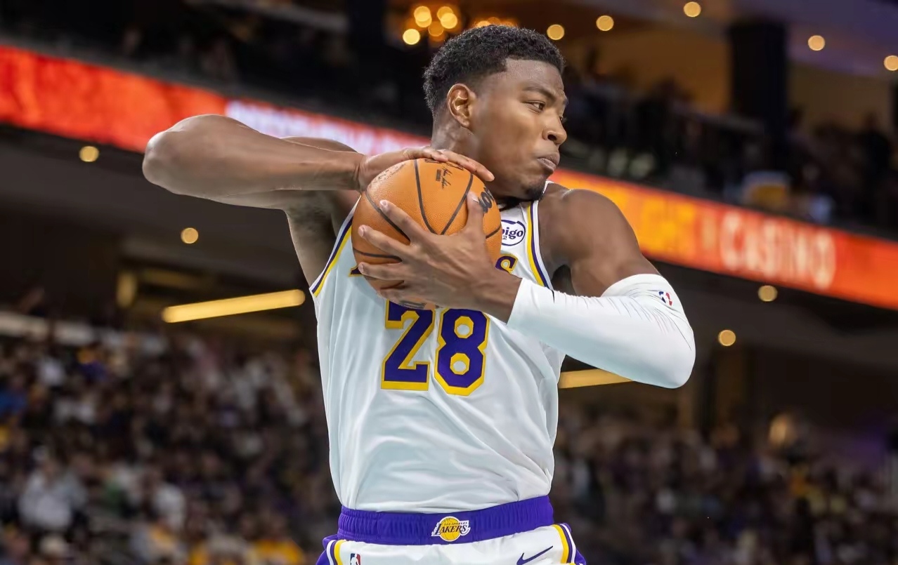 湖人队实力碾压黄蜂队,获得大胜 湖人队实力碾压黄蜂队,获得大胜