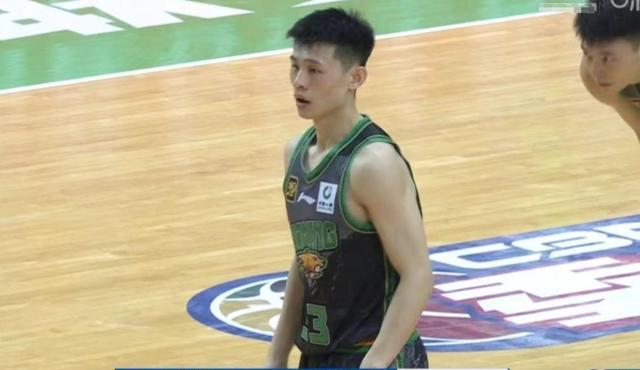 辽宁队球员表现出色队伍士气高涨