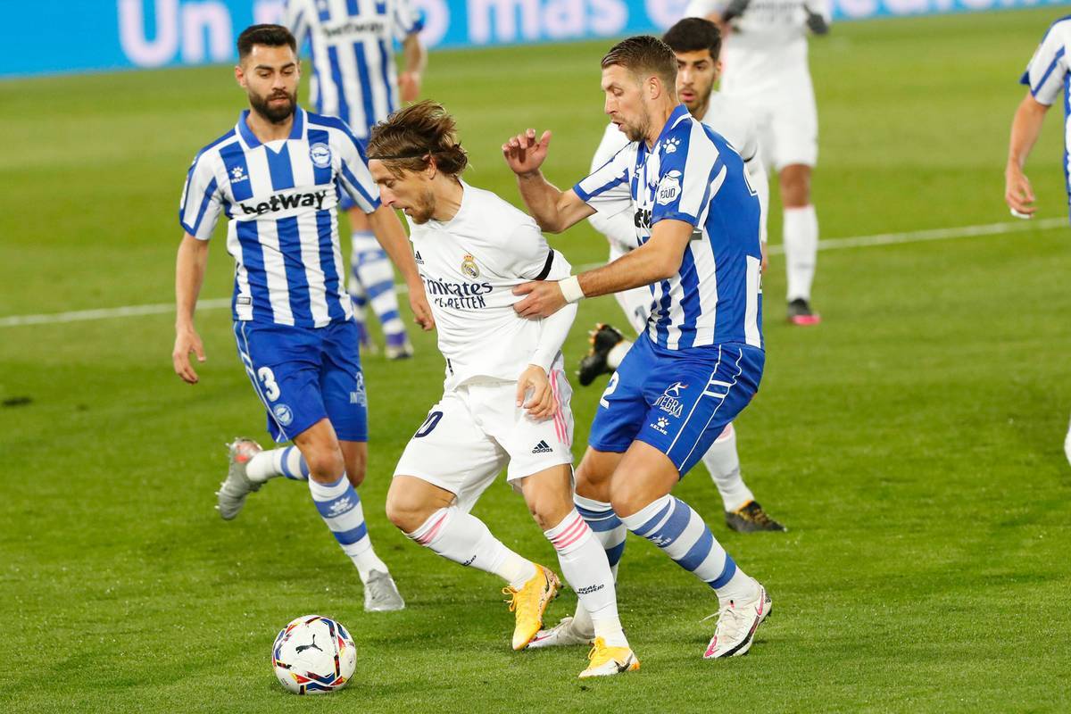 瓦伦西亚主场惨败,西甲保级形势岌岌可危 瓦伦西亚主场惨败,西甲保级形势岌岌可危