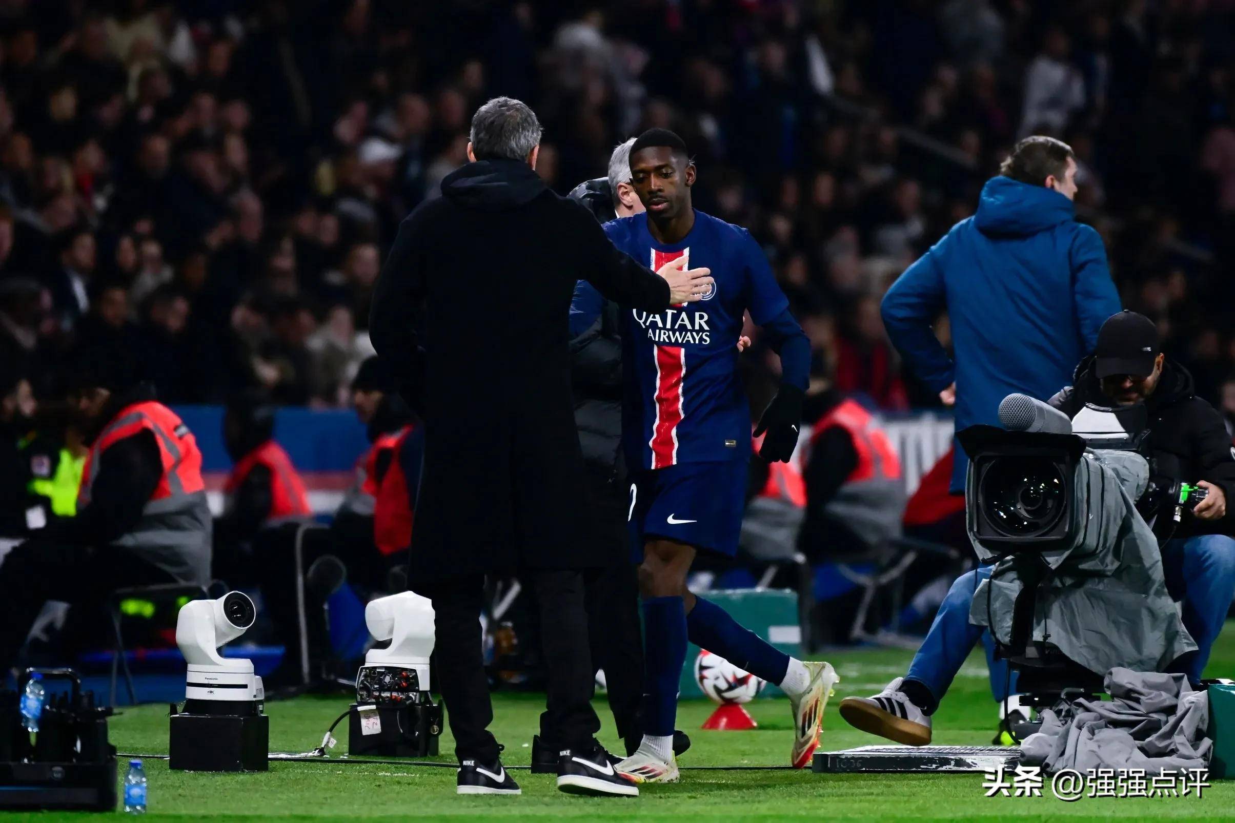 开云平台-巴黎圣日耳曼球员取得胜利，全力以赴