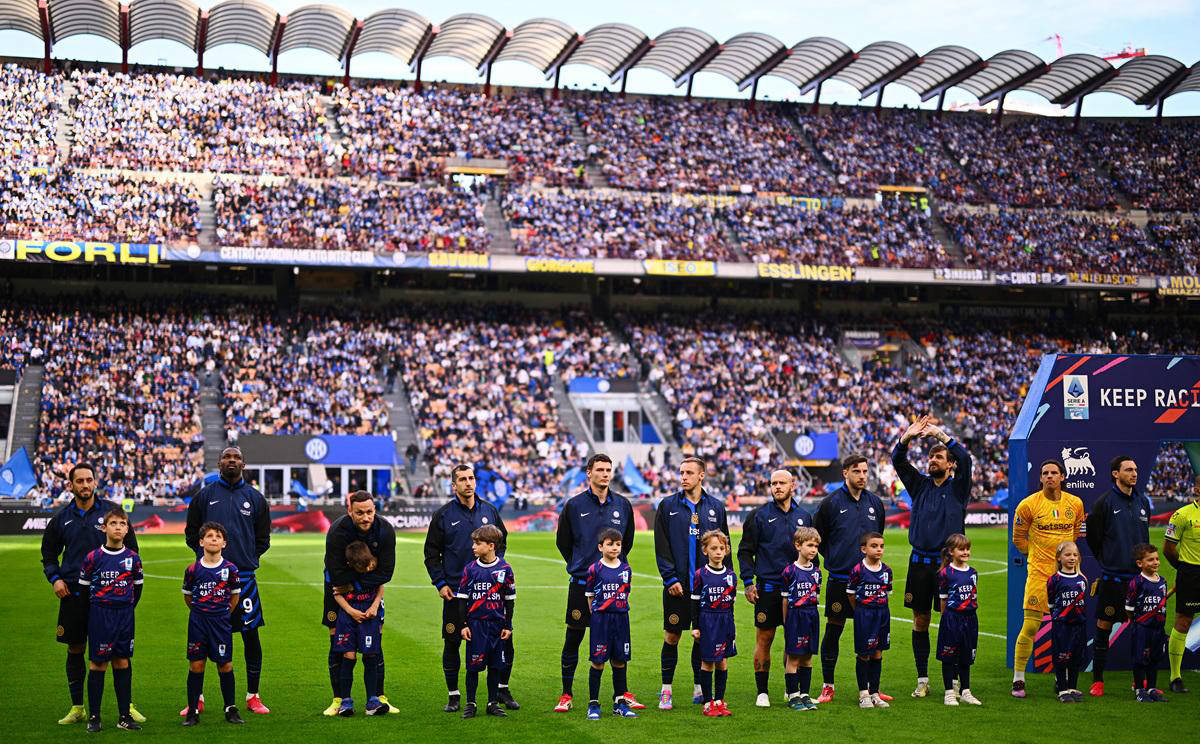 巴黎圣日耳曼球员取得胜利，全力以赴