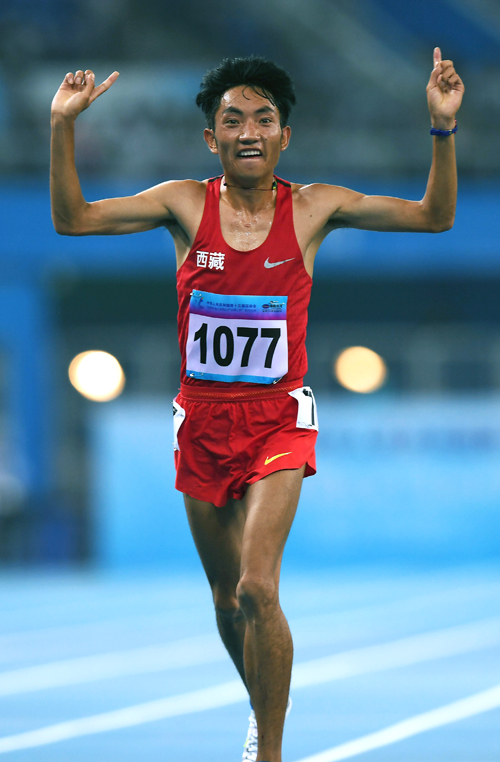 爱沙尼亚选手在田径比赛中夺冠 爱沙尼亚选手在田径比赛中夺冠