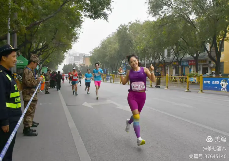 风起云涌！顶尖运动员斗志昂扬冲向胜利的简单介绍