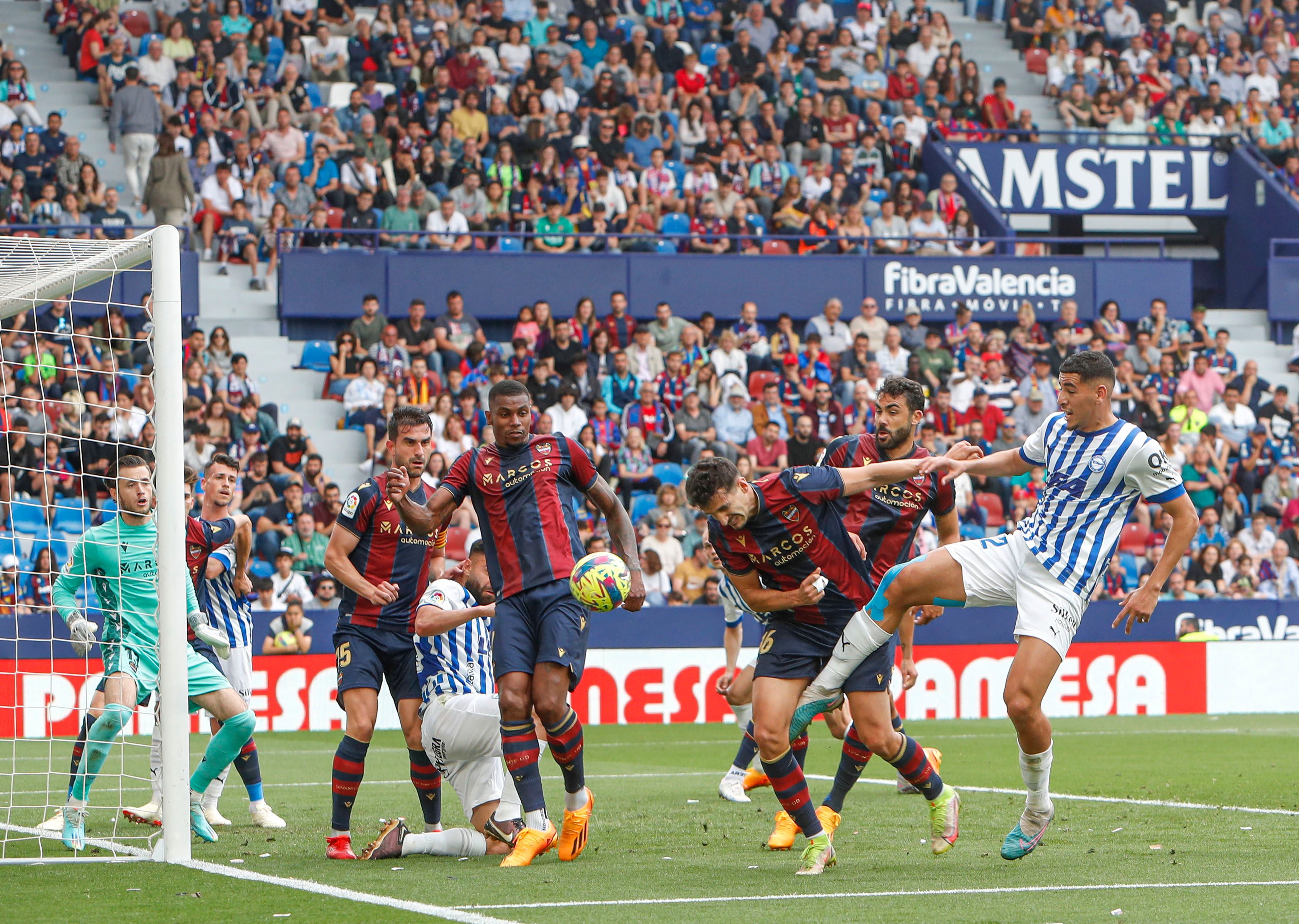 关于莱万特凭借进球击败对手，实现连胜的信息