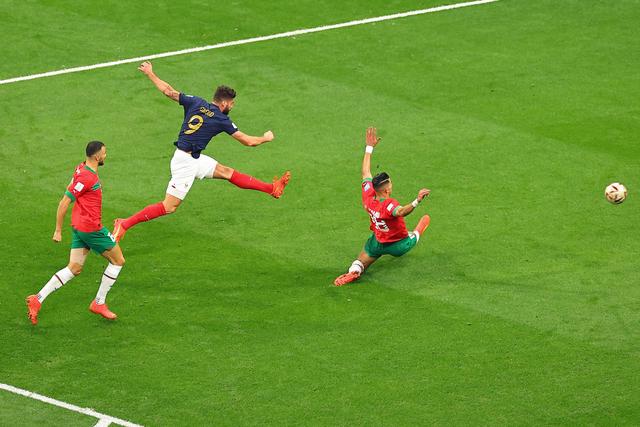 法国足球比赛中球员们拼出了最好的表现 法国足球比赛中球员们拼出了最好的表现