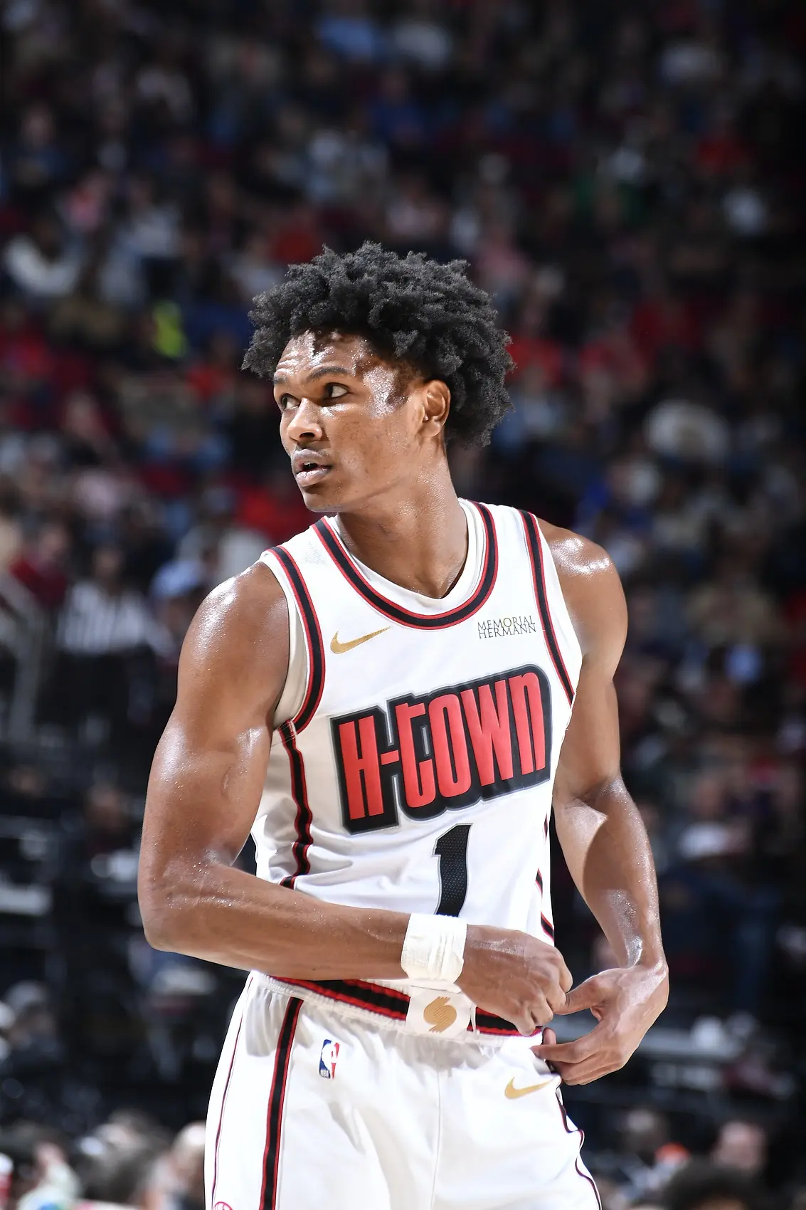 雷霆大胜，年轻球员崭露头角表现出色