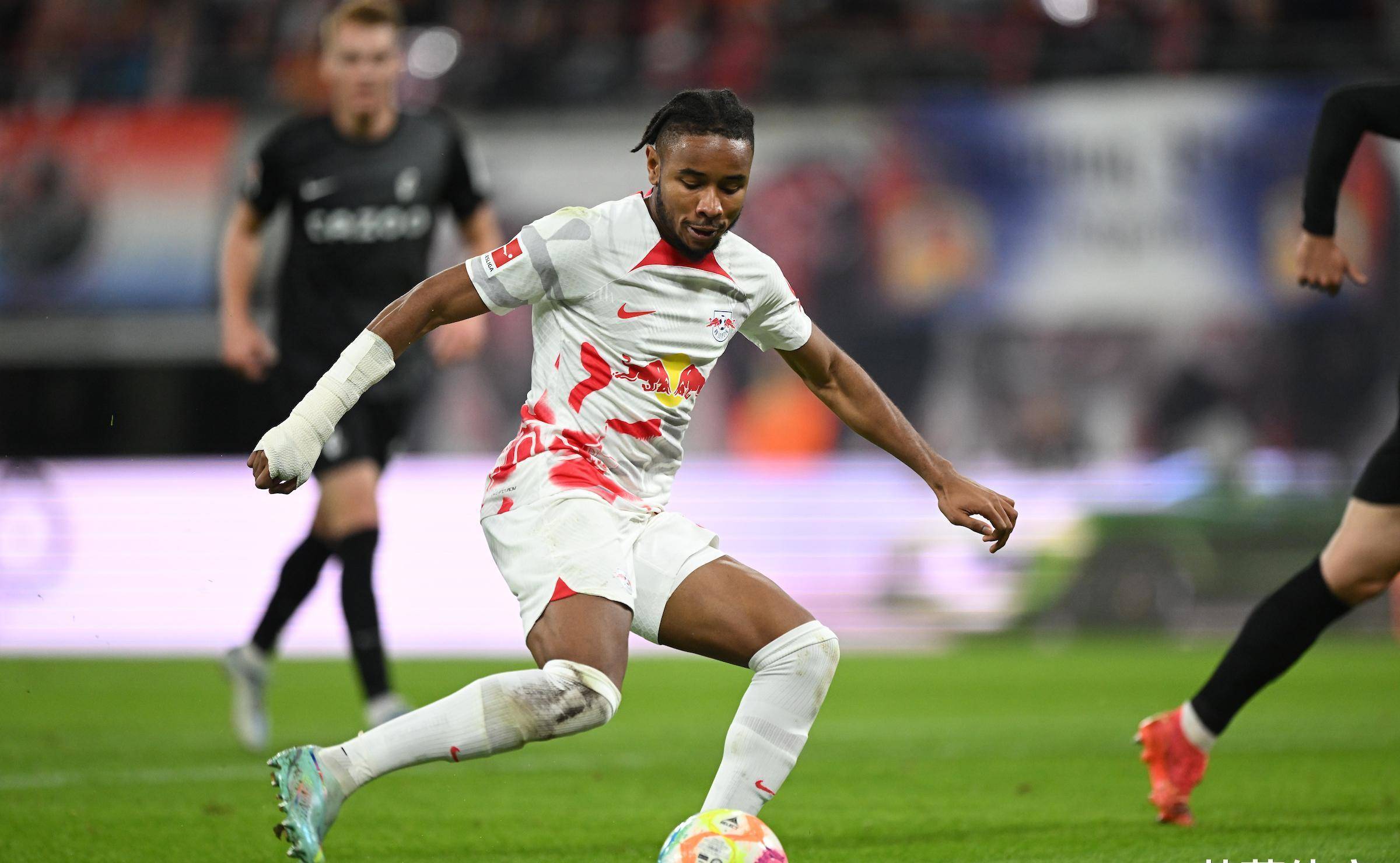 开云体育在线-沙尔克客场逆转胜斯图加特，终结连败