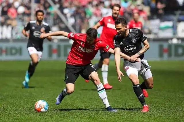 开云体育官网-汉诺威战术调整，迎来一场胜利