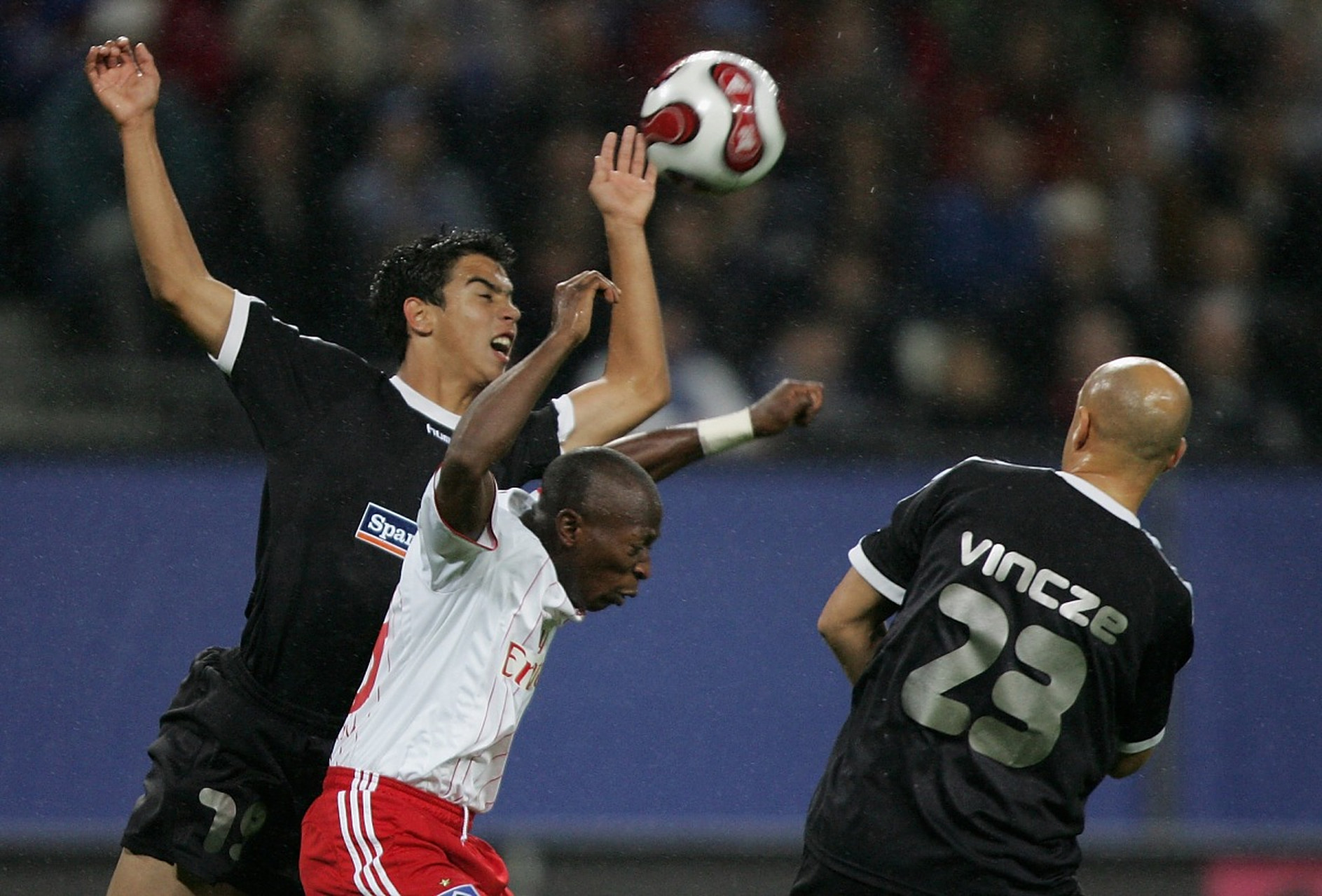 开云体育-汉堡队在德国联赛中踢出抢眼表现