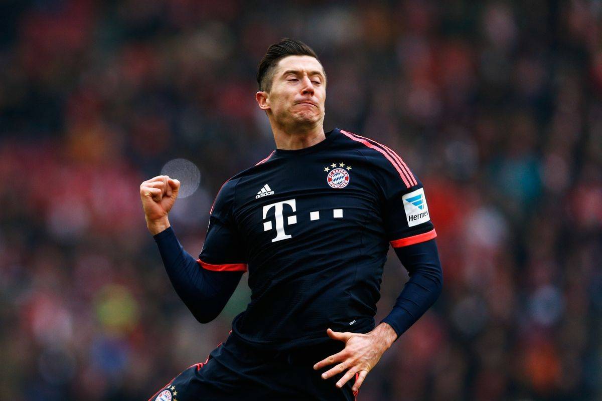 伯纳乌再战马德里德比,保持领跑势头 伯纳乌再战马德里德比,保持领跑势头