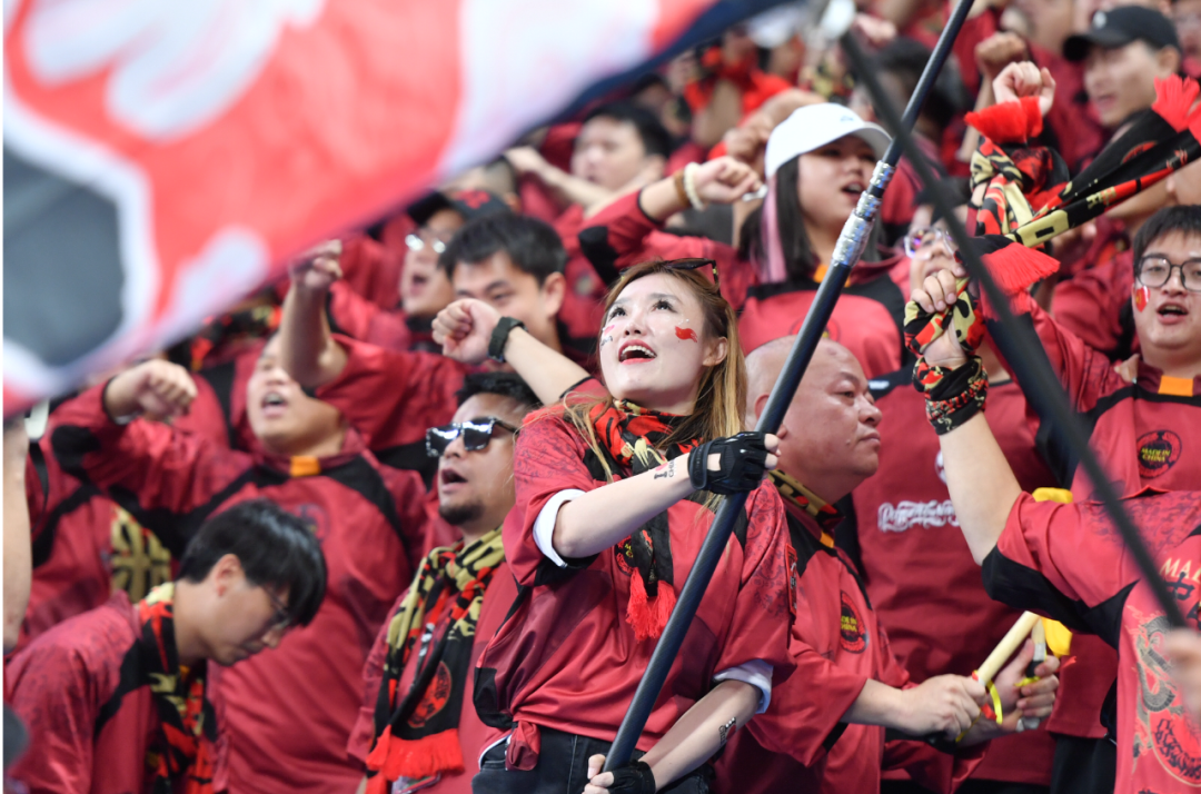 开云体育-包含柏林联队迎来主场大战，球迷热情加油助威的词条