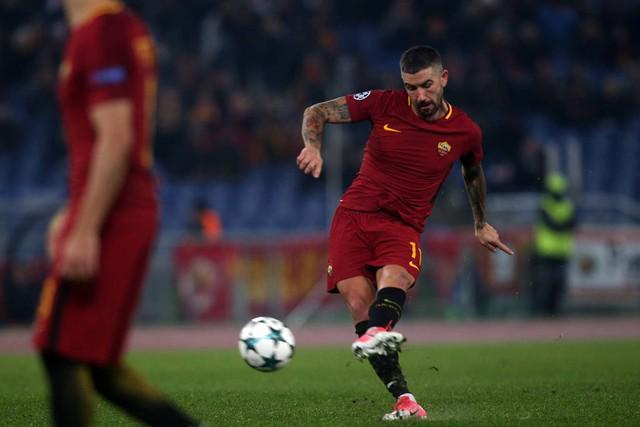 包含国际米兰比巴塞罗那，梅西禁区外凌空抽射的词条