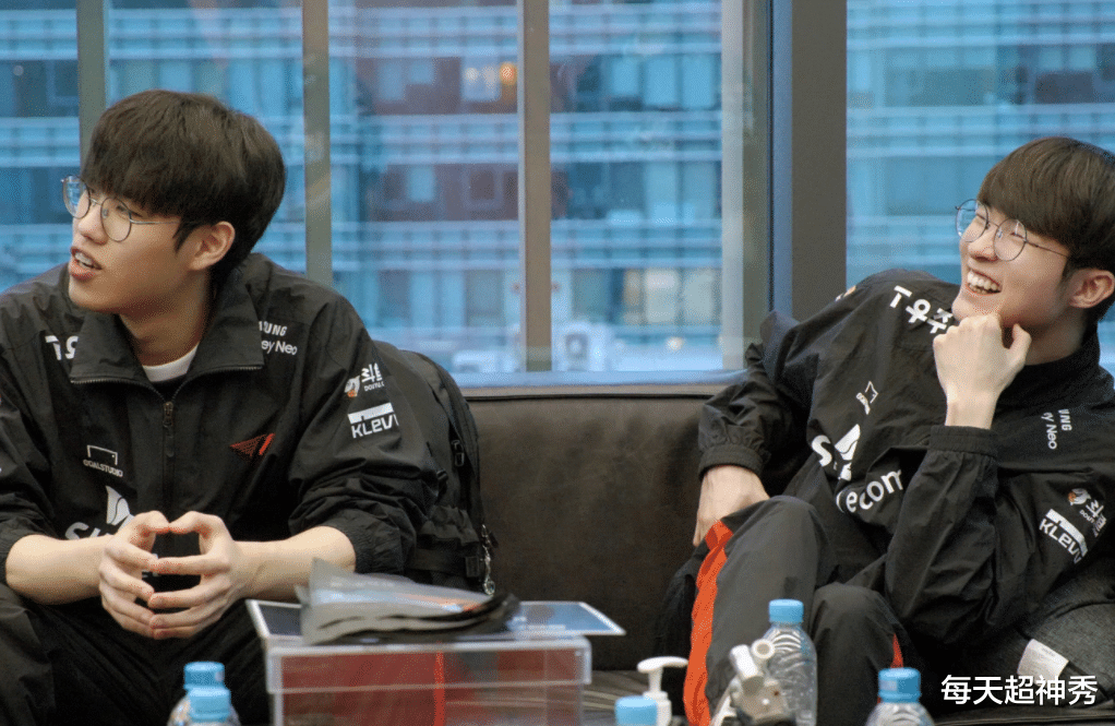 BRO绝杀T1，Bin完成史诗逆转强强对话半决赛，让粉丝疯狂欢呼